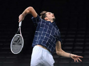 Thể thao - Paris Masters ngày 4: Medvedev thắng nhọc, Raonic thể hiện bản lĩnh