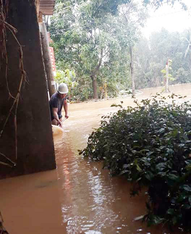 Hiện tại, trên địa bàn hiện mưa đang to mực nước các sông Kim Sơn và sông Lại Giang (huyện Hoài Ân) đang dâng cao gây ngập úng nhiều cây trồng và hoa màu.