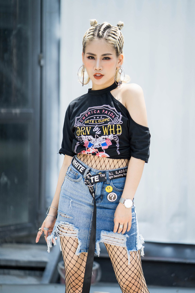 Cô nàng từng góp mặt tại Vietnam Idol 2017 và đứng ở Top 7.
