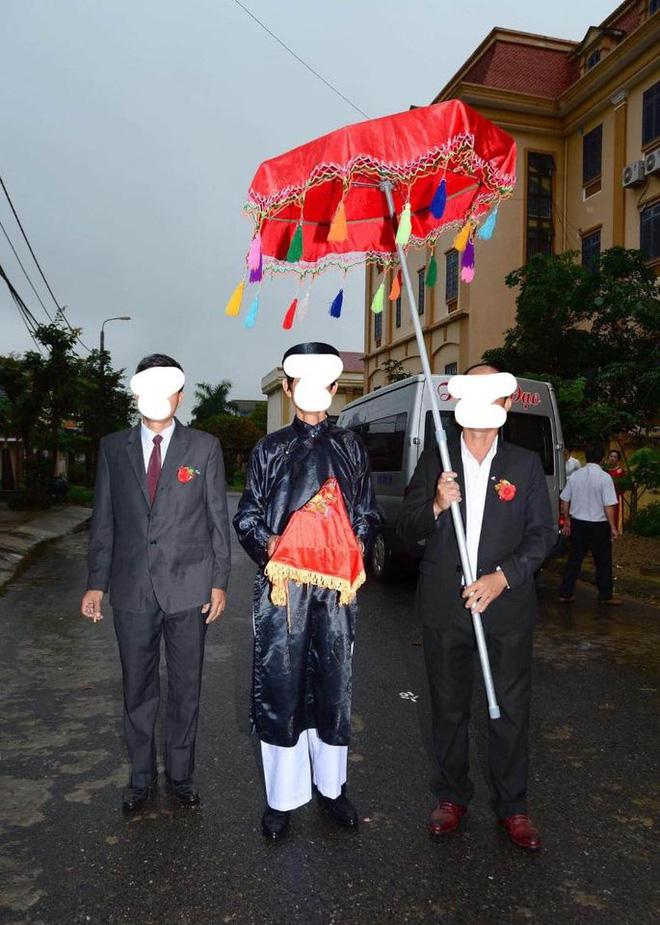 Đoàn nhà trai đến đón dâu lúc 7h sáng mà trông như lúc chập choạng tối