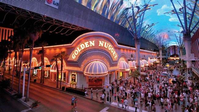 Golden Nugget là một trong những sòng bạc đầu tiên của Las Vegas, mở cửa lần đầu tiên năm 1946.
