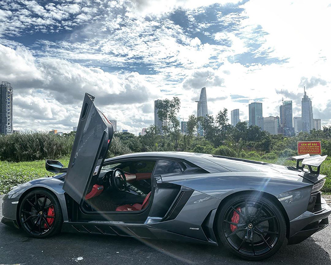 Lamborghini Aventador &#34;sang tay&#34; nữ doanh nhân Việt thay áo hồng nổi bật - 5