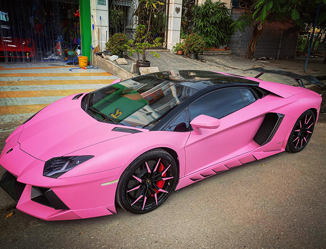 Lamborghini Aventador &#34;sang tay&#34; nữ doanh nhân Việt thay áo hồng nổi bật - 2