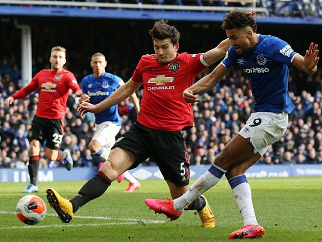 MU (áo đỏ) đang không có phong độ tốt trước khi đối đầu Everton