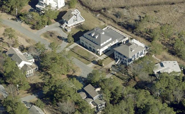 Khi còn túng thiếu, ông Biden đã đôi lần phải tính chuyện bán căn nhà này – tài sản lớn duy nhất của vợ chồng ông khi đó.
