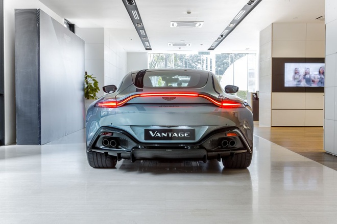 Aston Martin Vantage có thêm phiên bản &#34;Hiệp sĩ Bóng Đêm&#34; - 3