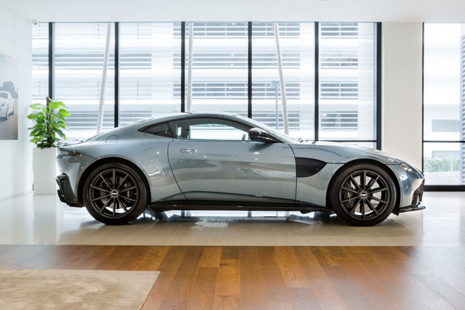 Aston Martin Vantage có thêm phiên bản &#34;Hiệp sĩ Bóng Đêm&#34; - 14