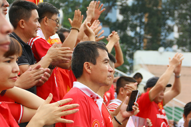 Fan nữ Viettel leo hàng rào, ăn mừng phấn khích chức vô địch V-League - 5