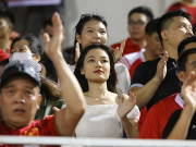 Bóng đá - Fan nữ Viettel leo hàng rào, ăn mừng phấn khích chức vô địch V-League