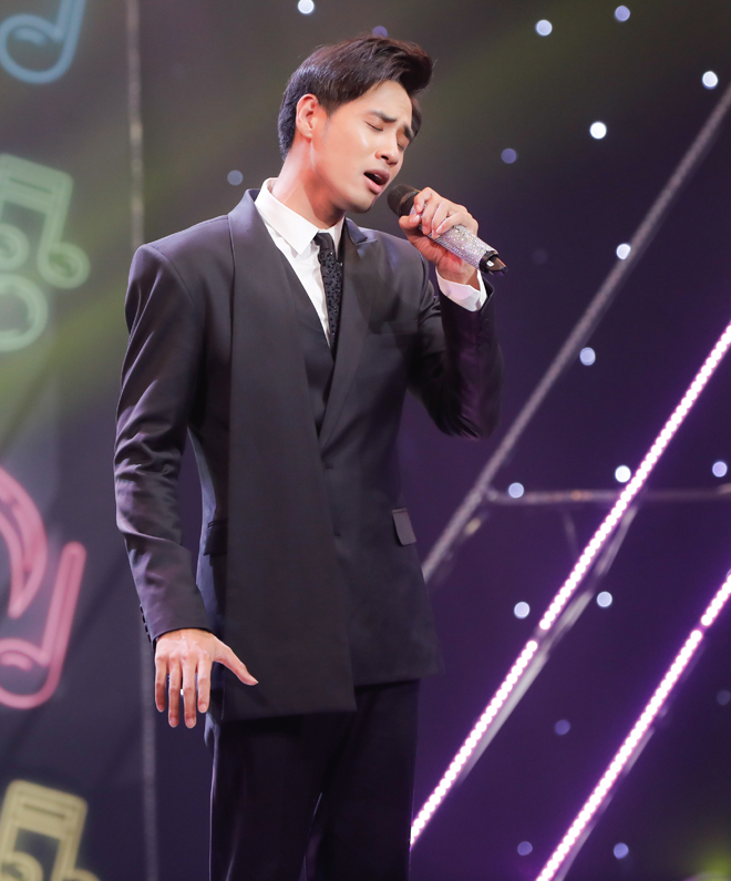 Clip Khải Đăng hát trên sân khấu "Ca sĩ ẩn danh"