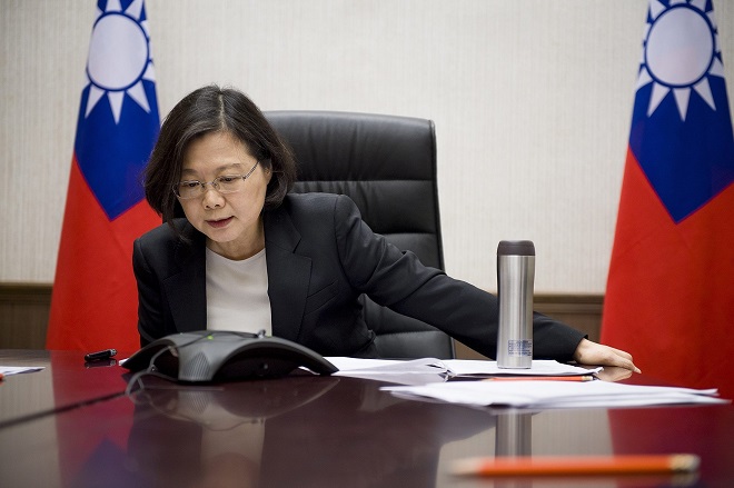 Lãnh đạo Đài Loan Thái Anh Văn từng gọi điện cho Tổng thống Donald Trump vào tháng 12.2016.