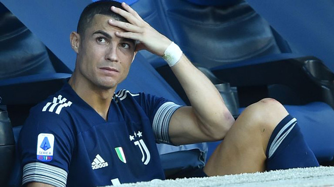 Ronaldo bất lực chứng kiến đội nhà bị gỡ hòa vào phút bù giờ