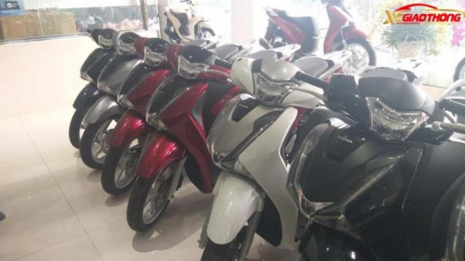 Honda SH 2019 phiên bản đen mờ đang có giá bán tăng rất mạnh tại đại lý, cao hơn 60 triệu đồng so với giá đề xuất