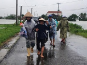 Tin tức trong ngày - Phú Yên: Vội vã chạy lũ sau bão số 12