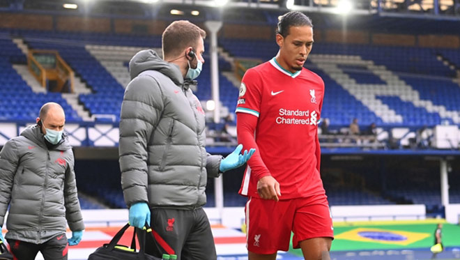 Van Dijk dính chấn thương dài hạn khiến hàng thủ của Liverpool bộc lộ nhiều sơ hở