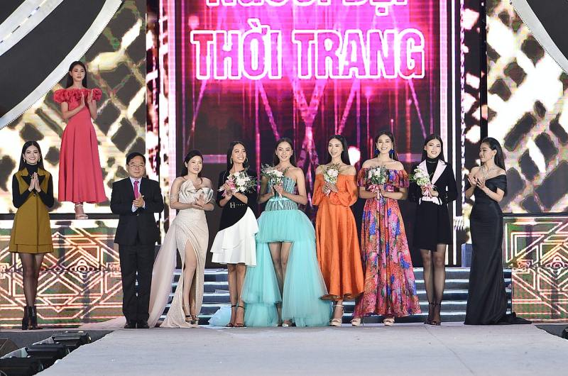 Kết màn đêm trình diễn, top 5 thí sinh có phần catwalk đẹp nhất đã lộ diện. Người chiến thắng cho phần thi Người đẹp thời trang sẽ được đi thẳng vào top 10 chung kết toàn quốc, tổ chức vào cuối tháng 11 tại TP Hồ Chí Minh.