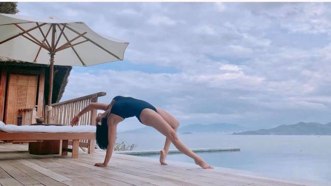 Chỉ sau sinh vài tháng, cô đã bắt đầu tập luyện yoga.&nbsp;
