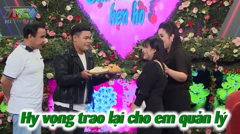 Đi hẹn hò, anh chàng vô tư cởi nịt bụng khiến bạn gái “hết hồn” - 6