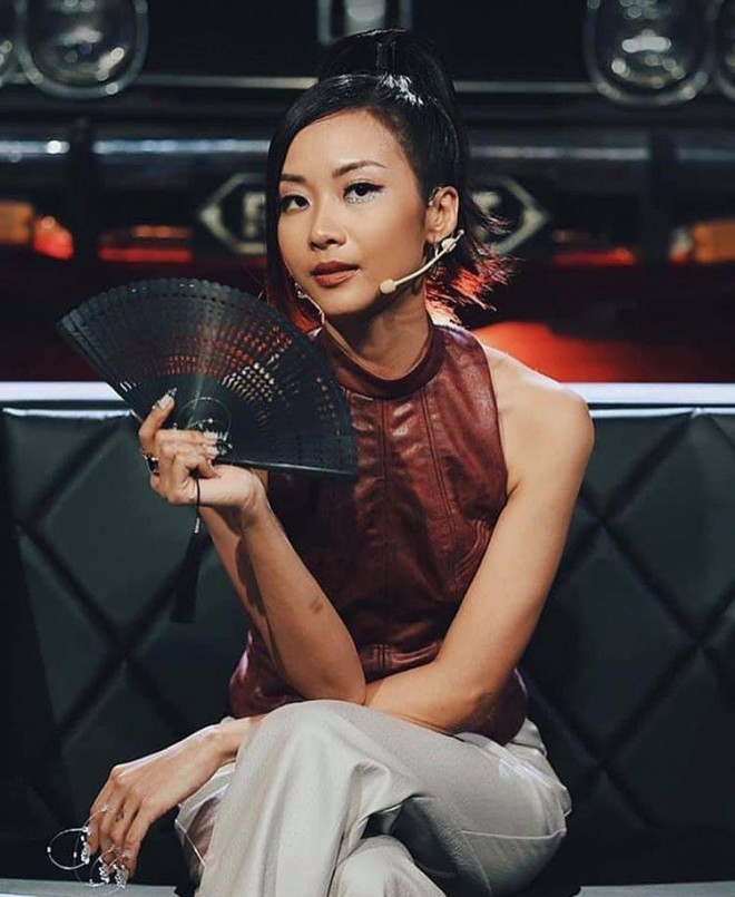 Bộ móng ấn tượng của nữ rapper Suboi gây sốt trong chương trình Rap Việt.
