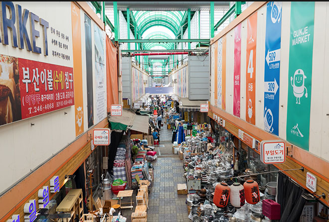 Tại chợ Gukje du khách có thể tìm thấy gần như mọi mặt hàng