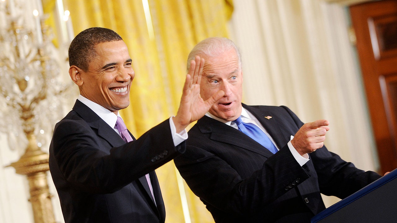 Ông Biden có mối quan hệ đặc biệt thân thiết với cựu Tổng thống Obama (ảnh: SCMP)