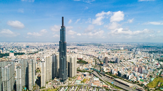 Sau khi được khánh thành, tòa nhà này cũng trở thành tòa nhà cao nhất Đông Nam Á. Tuy nhiên, hiện nay, tòa nhà cao nhất Đông Nam Á là Exchange 106 ở thủ đô Kuala Lumpur, Malaysia với chiều cao 492m.
