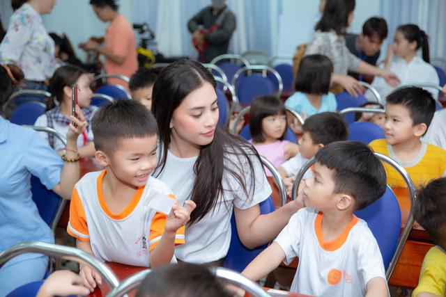 Trong suốt 2 năm đương nhiệm, Hoa hậu Tiểu Vy cùng 2 Á hậu Phương Nga và Thuý An vẫn luôn năng nổ trong các hoạt động xã hội.