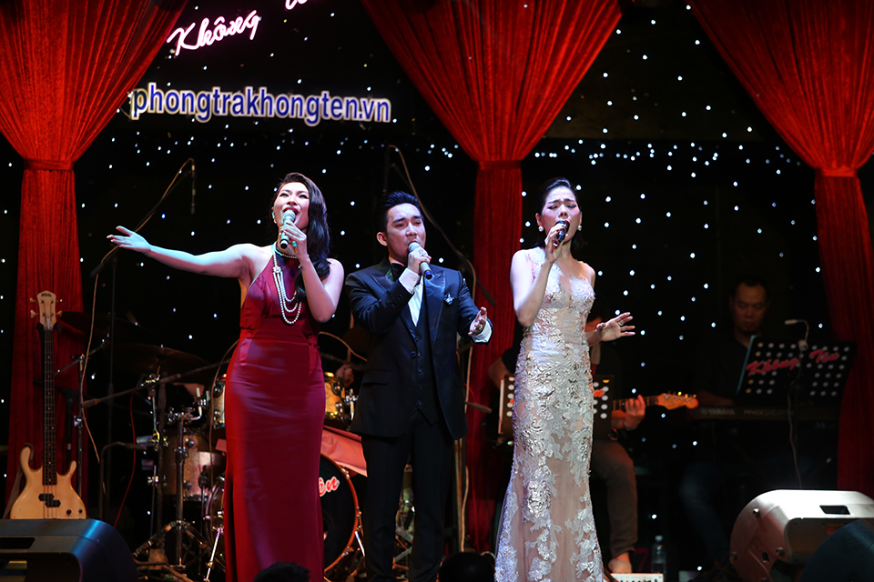 Lệ Quyên, Quang Hà, Nguyễn Hồng Nhung biểu diễn tại phòng trà Không Tên