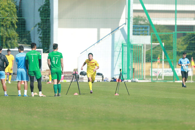 Tuyển thủ U22 Việt Nam tập luyện nghiêm túc theo giáo án của HLV Park Hang Seo và ban huấn luyện đề ra