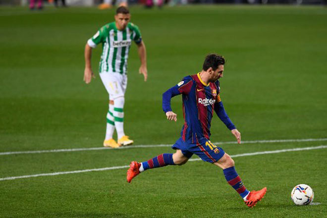 Messi sút phạt đền thành công cả 5 lần thực hiện đá penalty cho Barcelona và ĐT Argentina mùa này