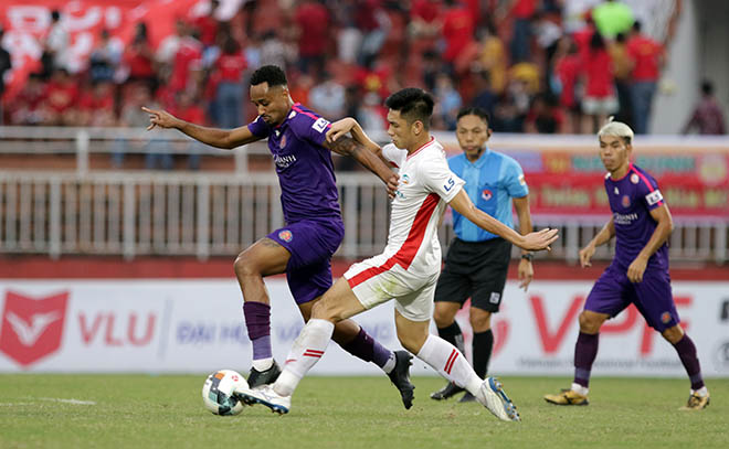Ngoại binh Pedro (trái) chia tay CLB Sài Gòn sau khi V-League 2020 khép lại.