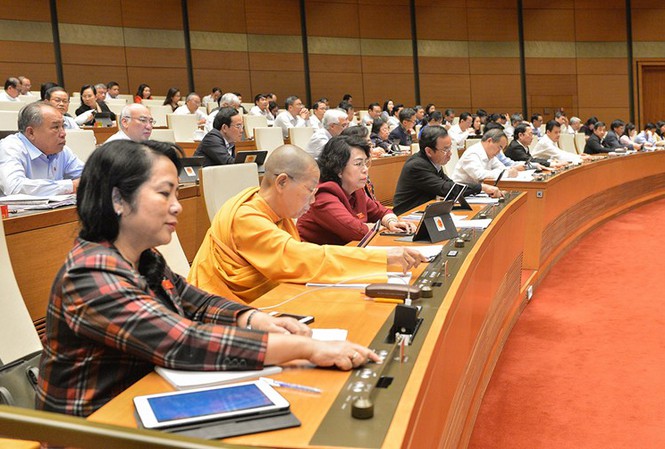 Quốc hội biểu quyết thông qua Luật sửa đổi, bổ sung một số điều của Luật Xử lý vi phạm hành chính. (ảnh Nhật Minh)