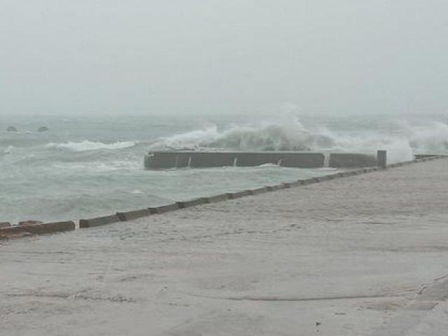 Clip bão số 13: Lý Sơn gió đã giật cấp 12, sóng biển cao từ 5-7 mét