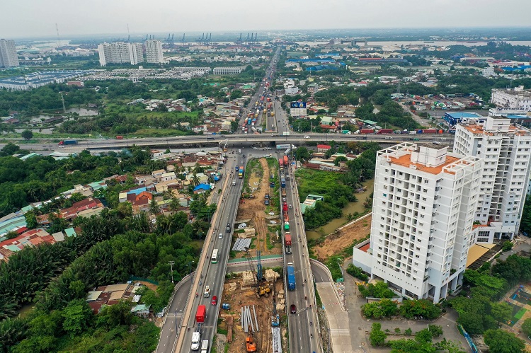 Khó khăn trong việc giải phóng mặt bằng là nguyên nhân chính khiến cho hàng loạt dự án hạ tầng trọng điểm tại TP.HCM không thể cán đích theo đúng kế hoạch. (Ảnh: REIC.vn)