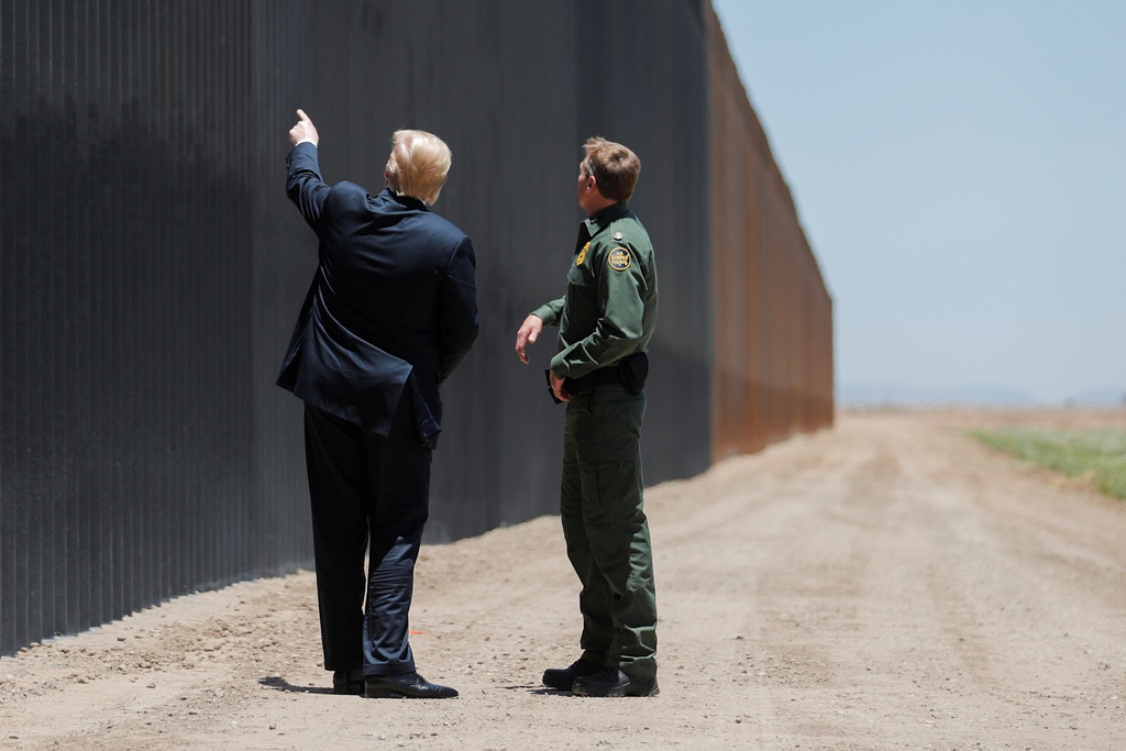 Tường biên giới với Mexico của ông Trump vẫn đang xây dở (ảnh: Reuters)