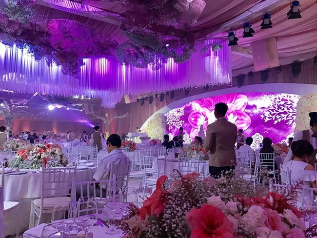 Không gian được trang trí đẹp và lãng mạn tại nơi diễn ra tiệc cưới của hoa hậu Đặng Thu Thảo và ông xã. 
