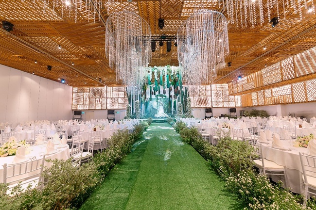 Ngoài 2 đại sảnh thì trung tâm tiệc cưới sự kiện này còn cung cấp cho khách lựa chọn các phòng hội thảo, phòng họp... 
