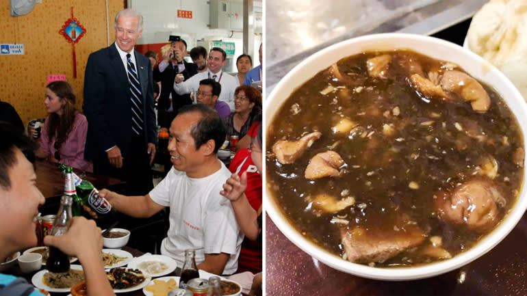 Ông Biden tới dùng bữa tới nhà hàng ở Bắc Kinh, Trung Quốc vào năm 2011.