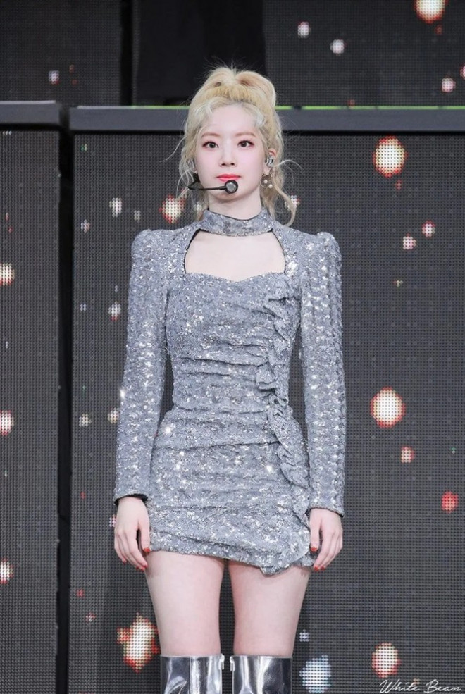 Min tự tin khoe sắc vóc khi diện váy đụng hàng 2 visual Jeon Somi và Dahyun (TWICE) - 1