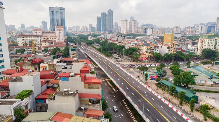 Đường Nguyễn Văn Huyên cũng là một trong những tuyến đường "đắt giá nhất hành tinh" ở Hà Nội