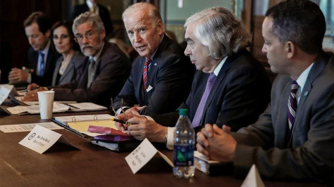 Ông Joe Biden (giữa) tham gia một hội thảo do Viện Chính sách Brookings (Mỹ) tổ chức hồi tháng 10-2019. Ảnh: REUTERS