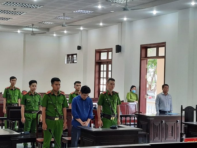 Một số cán bộ công an bị giáng chức vì liên quan vụ giang hồ "Giang 36" vây xe chở công an. Trong ảnh: Liên quan vụ việc, Nguyễn Tấn Lương- chủ doanh nghiệp lãnh 7 năm tù