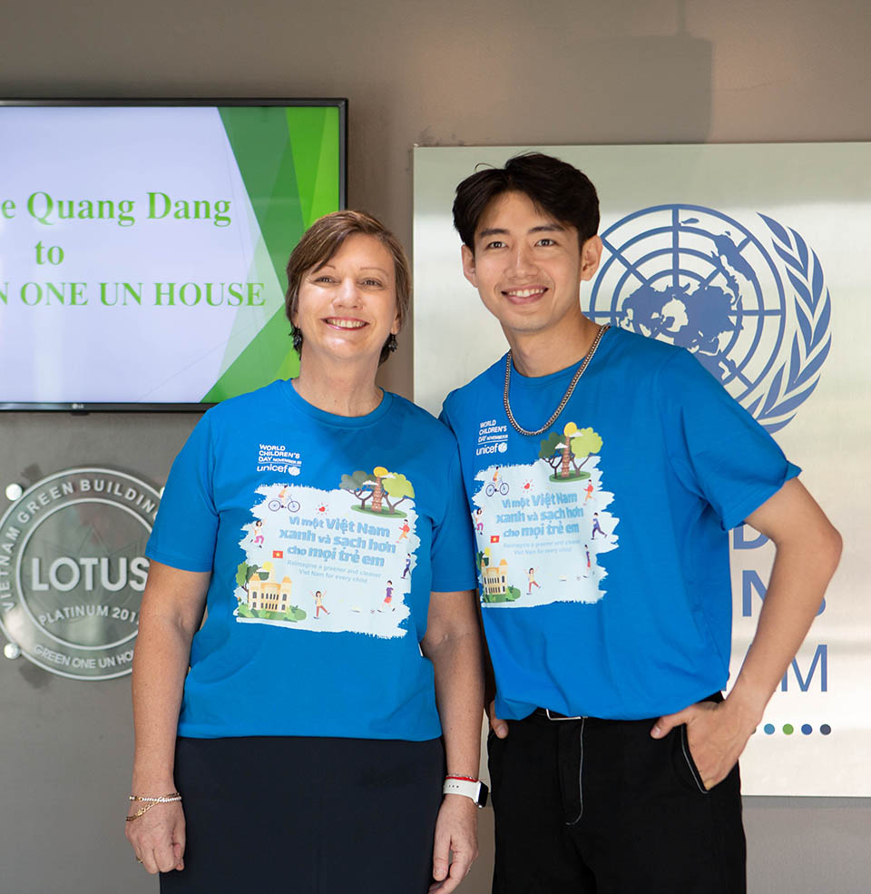 Quang Đăng và bà&nbsp;Rana Flowers - đại diện UNICEF tại Việt Nam