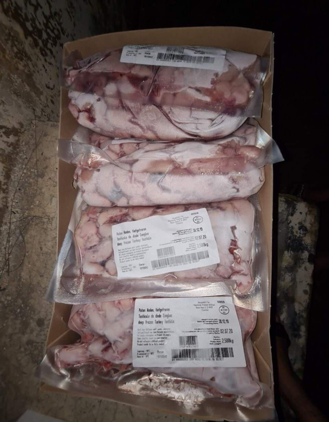 Kê gà đông lạnh được nhập khẩu từ nước ngoài về Việt Nam.