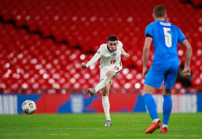 Foden rực sáng với cú đúp vào lưới Iceland