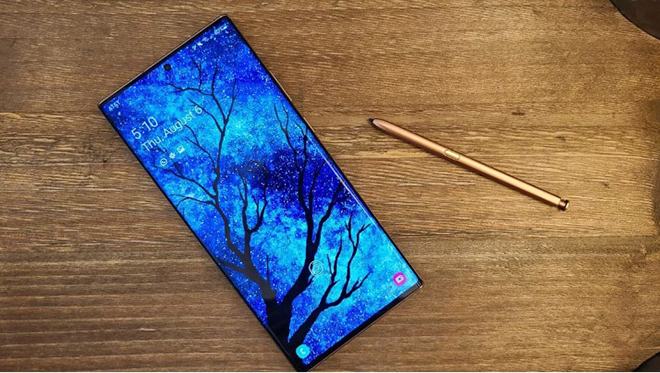 Galaxy Note 20 Ultra có màn hình với tốc độ làm mới 120Hz hơn hẳn dòng iPhone 12.