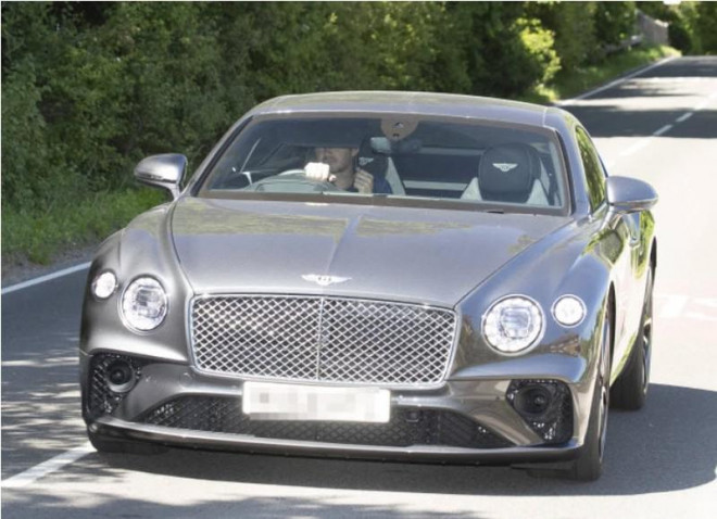 HLV Lampard của Chelsea chạy Bentley Continental GT.