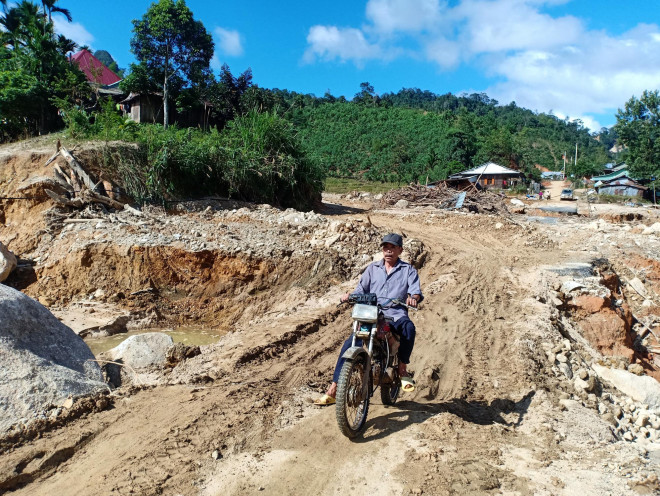 Di chuyển khó khăn bên trong xã Phước Thành