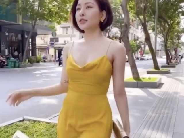 "Hoa hậu dát kín người đô la", Trâm Anh: Váy lụa dính người, lộ điểm "nhạy cảm"