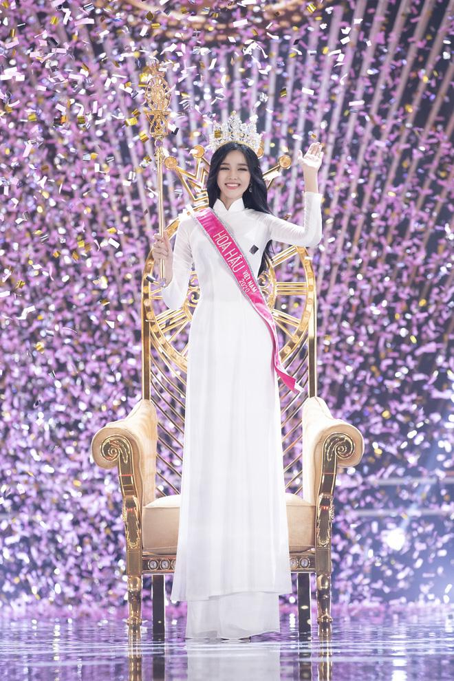 Đỗ Thị Hà đăng quang Hoa hậu Việt Nam 2020.